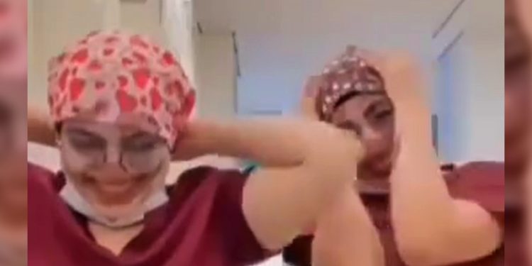 Internas del IMSS Irapuato se burlan de paciente y desatan indignación en redes