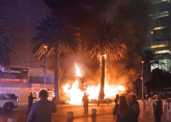 Explosión en restaurante provoca incendio y evacuación en el centro de CDMX