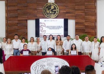 Estefanía Mercado entrega el Premio “Elvia Carrillo Puerto” 2025 a mujeres destacadas de Playa del Carmen