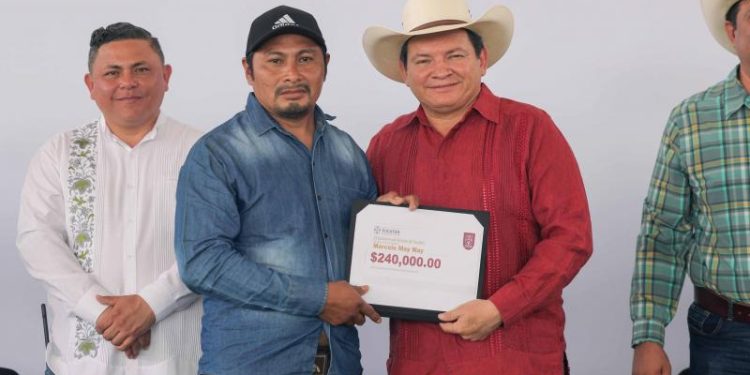 Gobierno impulsa renacimiento del campo con rehabilitación de caminos y huertos de traspatio