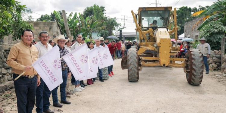 Gobernador Joaquín Díaz Mena impulsa obras para mejorar movilidad en Calotmul