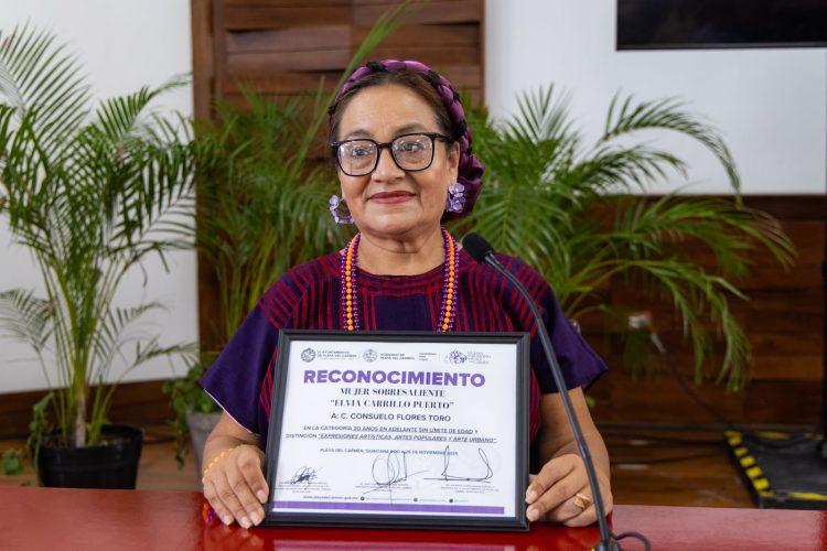 Estefanía Mercado entrega el Premio “Elvia Carrillo Puerto” 2025 a mujeres destacadas de Playa del Carmen