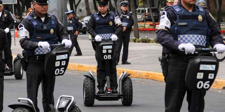Renuevan imagen y capacitación de la Policía Turística para reforzar atención en diciembre