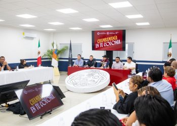 Estefanía Mercado presenta a Alberto Farfán como titular de la recién creada Dirección de Vivienda y Regularización