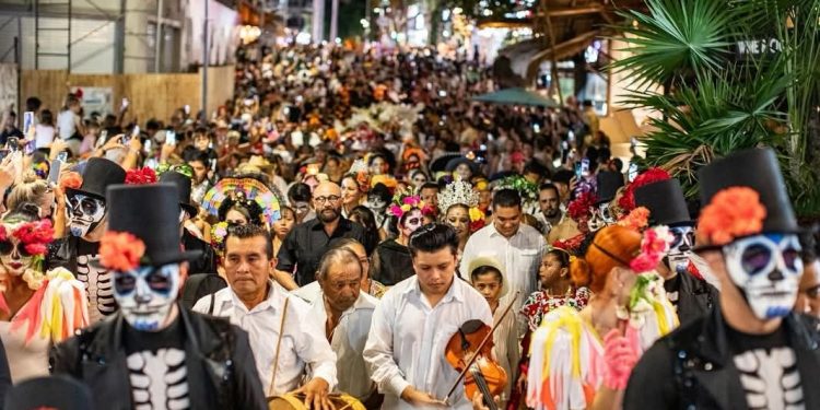 El Caribe Mexicano consolida su liderazgo turístico con más de 332 mil visitantes durante el puente del Día de Muertos