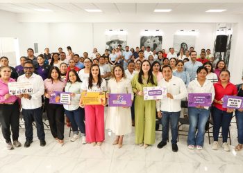 La Magistrada del TEQROO, Thalía Hernández Robledo imparte conferencia sobre VPG en Bacalar
