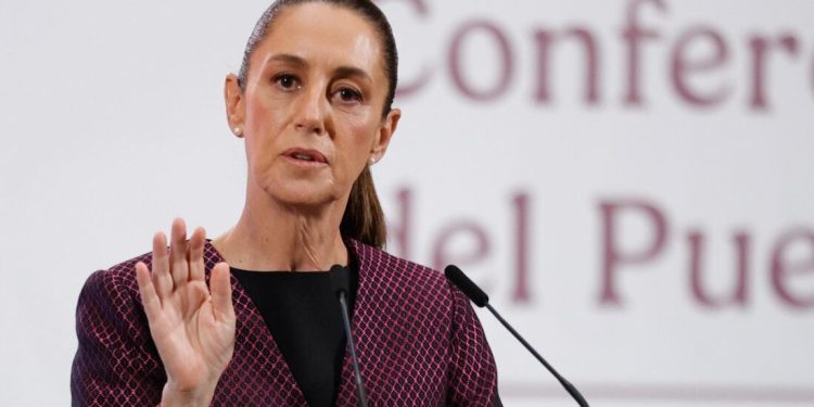 Sheinbaum acusa campañas digitales en su contra y asegura que la ciudadanía “no cae en engaños”