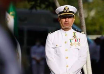 Ordenan captura del contralmirante Fernando Farías por presunto vínculo con red de huachicol fiscal