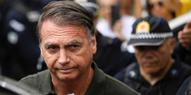 Arrestan a Jair Bolsonaro por riesgo de fuga previo a iniciar condena de 27 años