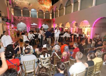Pasaje Picheta vive una noche de tradición y música