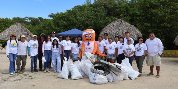 Unen esfuerzos por un Río Lagartos más limpio y sustentable