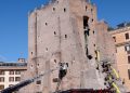 Se derrumba parte de la Torre dei Conti en Roma; hay un herido grave