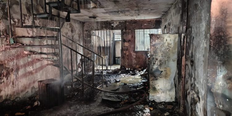 Controlan incendio en vivienda del fraccionamiento Pomoca, en Nacajuca