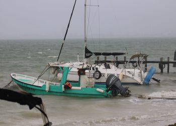 Mal clima detiene la pesca en Puerto Juárez y afecta a decenas de trabajadores del mar