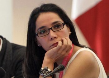 Entre los negocios bajo la mesa, los ingresos millonarios sin explicar y sus aires de grandeza, Laura Aguilar Loredo pone en jaque la comunicación del gobierno del estado y la imagen gubernamental.