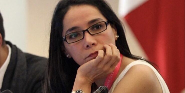 Entre los negocios bajo la mesa, los ingresos millonarios sin explicar y sus aires de grandeza, Laura Aguilar Loredo pone en jaque la comunicación del gobierno del estado y la imagen gubernamental.