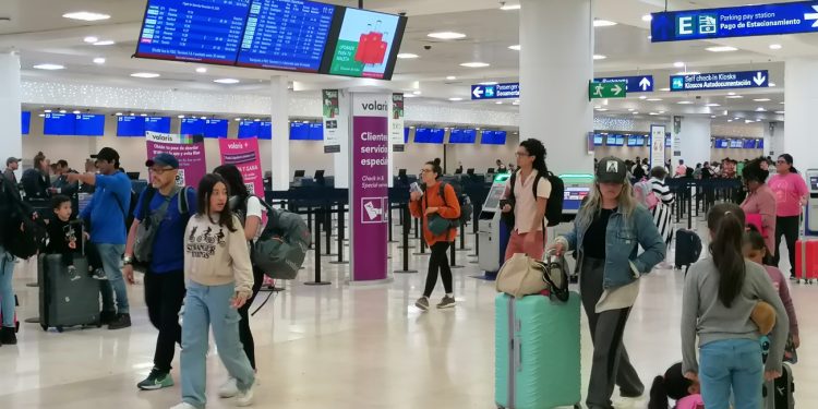 Cancún registra más de 500 vuelos en una de sus jornadas más activas de noviembre