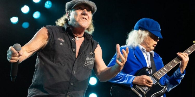 Entrega de Apoyos a Damnificados por Inundaciones en Veracruz y Otros Estados