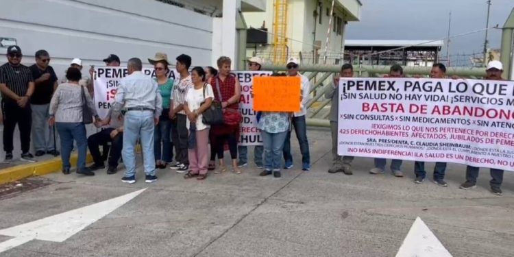Entrega de Apoyos a Damnificados por Inundaciones en Veracruz y Otros Estados