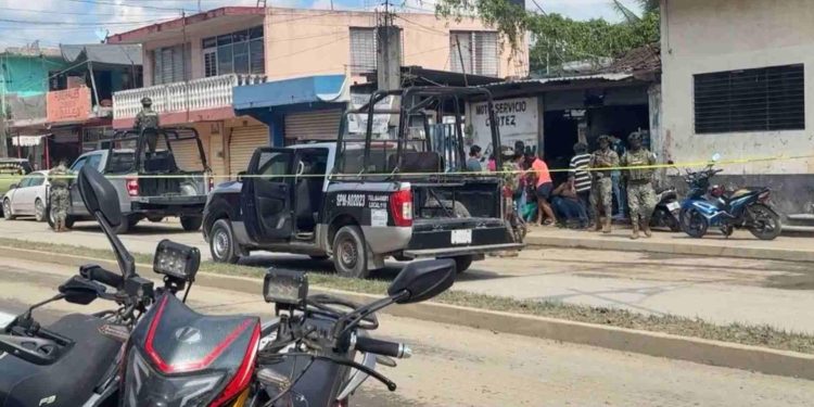 Entrega de Apoyos a Damnificados por Inundaciones en Veracruz y Otros Estados