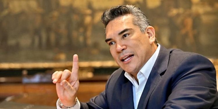Alito Moreno acusa a Morena de provocar el “caos” en el sector aéreo mexicano