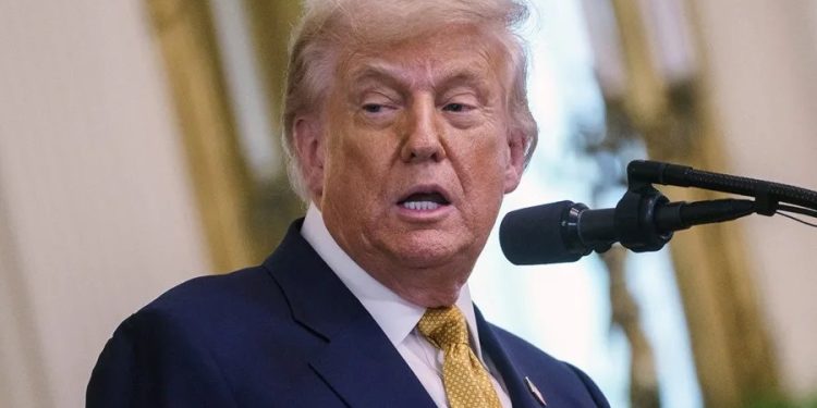 Trump advierte que sería “catastrófico” si el Supremo anula sus aranceles