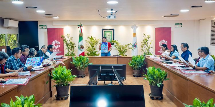 Supervisores de primaria en Campeche reciben kits educativos para promover la salud escolar