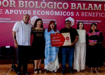 Layda Sansores, encabeza entrega de apoyos para fortalecer la producción sustentable en el corredor biológico Balam Beh