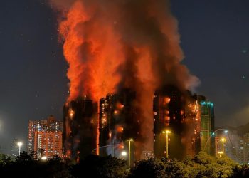 Sube a 75 el número de muertos y 279 desaparecidos tras el devastador incendio en Hong Kong