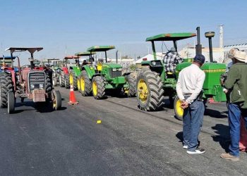 Campesinos mantienen bloqueos en carreteras del centro del país; exigen precio justo por tonelada de maíz