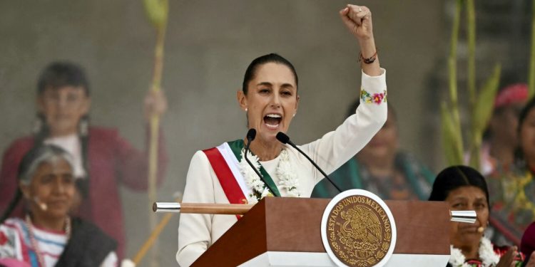 Sheinbaum convoca al Zócalo y agradece apoyo legislativo a reformas del bienestar