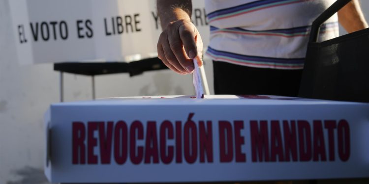 Morena propone unificar la revocación de mandato con elecciones de 2027