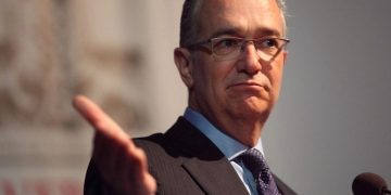 Salinas Pliego cuestiona denuncia de acoso contra Sheinbaum; la Presidenta defiende su postura