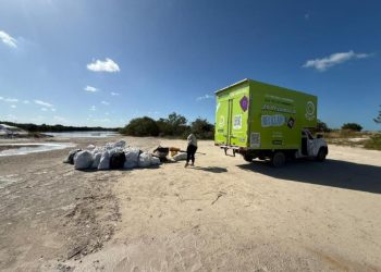 Retiran más de 33 toneladas de residuos de playas yucatecas durante el año