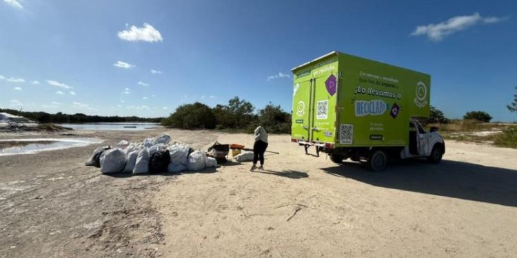 Retiran más de 33 toneladas de residuos de playas yucatecas durante el año