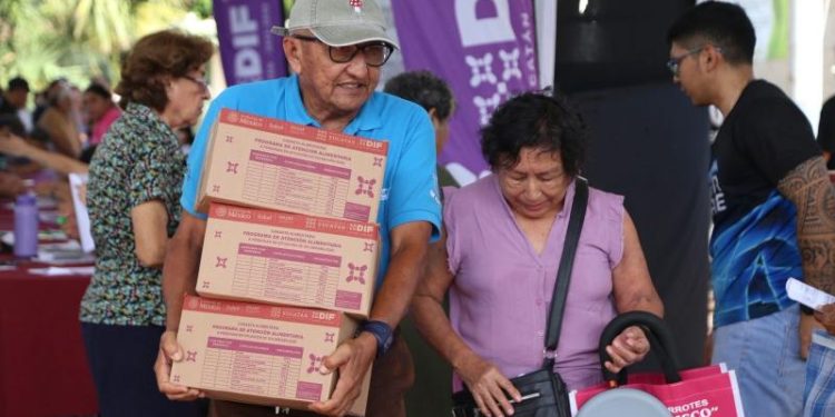 DIF Yucatán refuerza la atención a personas en situación de vulnerabilidad con más de 338 mil canastas alimentarias y apoyos económicos durante 2025