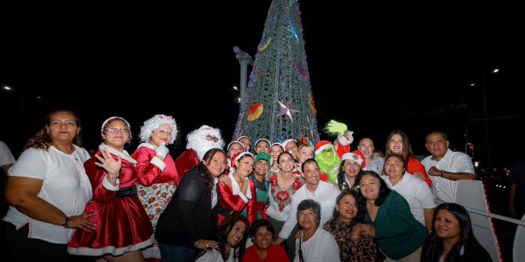 Cancún brilla este diciembre con el encendido de glorietas: Ana Paty Peralta