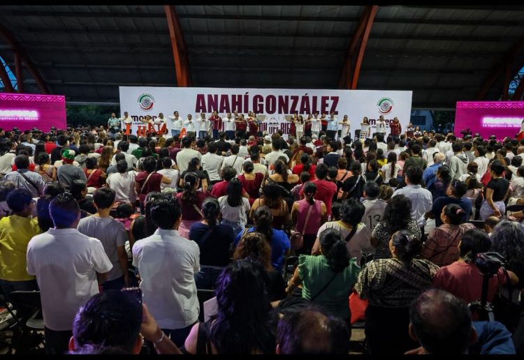 Ante un domo de la región 96 abarrotado Anahí González presenta informe ante el pueblo