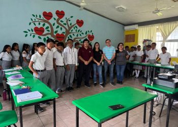 Llevan servicios de salud sexual y reproductiva a adolescentes de Calakmul con la unidad itinerante EDUSEX