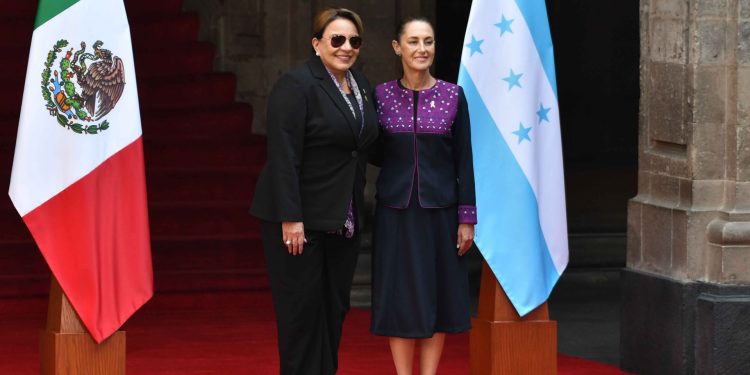 México sigue de cerca denuncias de inestabilidad política en Honduras: Sheinbaum