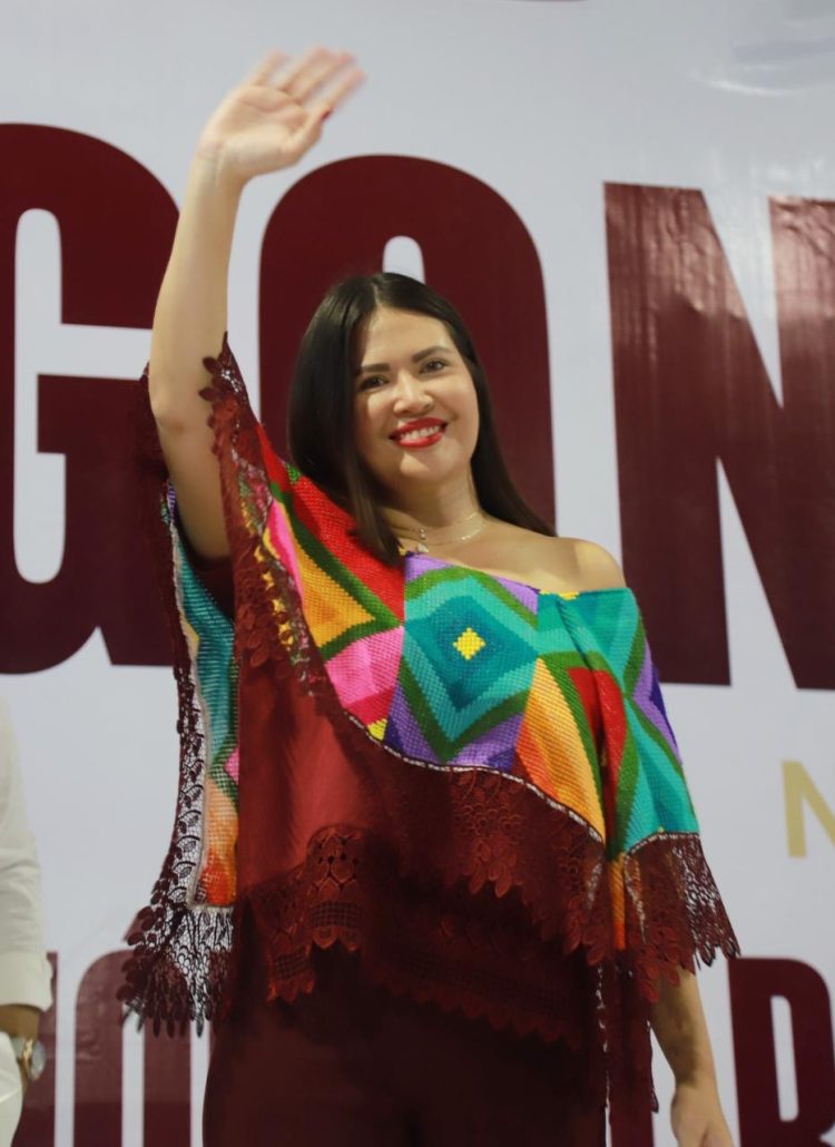 Ante una multitud que colmó el recinto, Anahí González rindió cuentas al pueblo y reafirmó su compromiso scon la ciudadanía