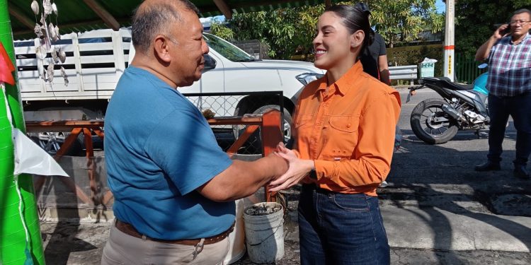 Ayuntamiento de Paraíso brinda apoyo a familia que perdió su hogar en incendio