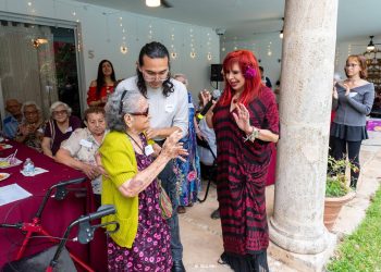 Fraternal reunión de Layda Sansores, con sus vecinos del Barrio de Guadalupe