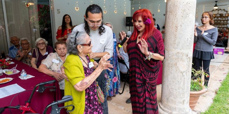 Fraternal reunión de Layda Sansores, con sus vecinos del Barrio de Guadalupe