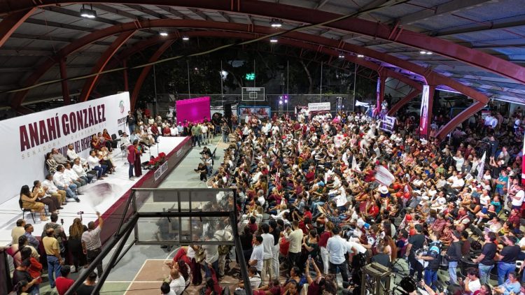 Ante una multitud que colmó el recinto, Anahí González rindió cuentas al pueblo y reafirmó su compromiso scon la ciudadanía
