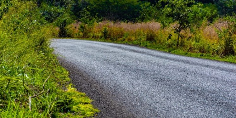 Concluyen trabajos de mantenimiento en la carretera Hopelchén–Dzibalchén