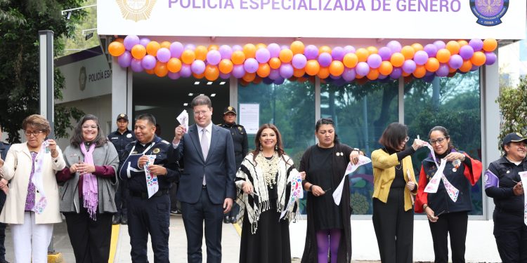 Inaugura Clara Brugada la primera Estación de Policía Especializada de Género en Tlatelolco