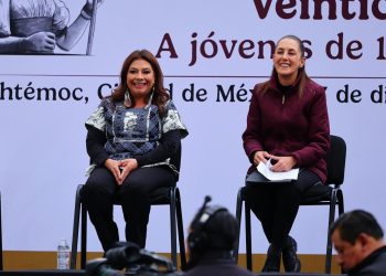 Impulsan Clara Brugada y Claudia Sheinbaum, la democratización de la lectura desde el Zócalo, con entrega gratuita de libros