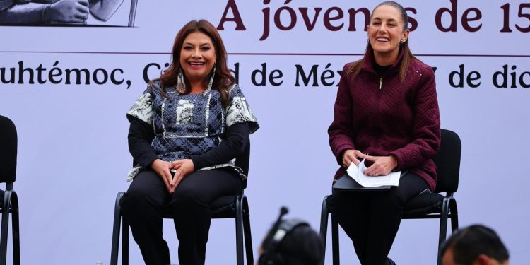 Impulsan Clara Brugada y Claudia Sheinbaum, la democratización de la lectura desde el Zócalo, con entrega gratuita de libros