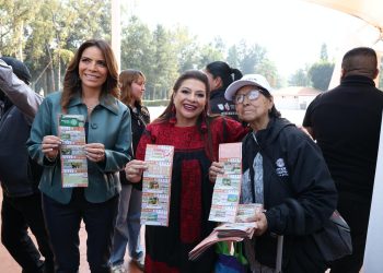 Presentan Gobiernos Federal y de la Ciudad de México Álbum Retro Lotería Nacional y el Fútbol